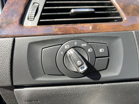 Used 2009 BMW 328i Convertible image 36