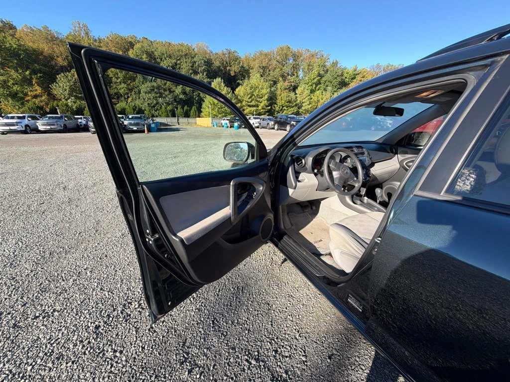 Used 2011 Toyota RAV4 2WD w/ Base L4 Extra Value Pkg image 14