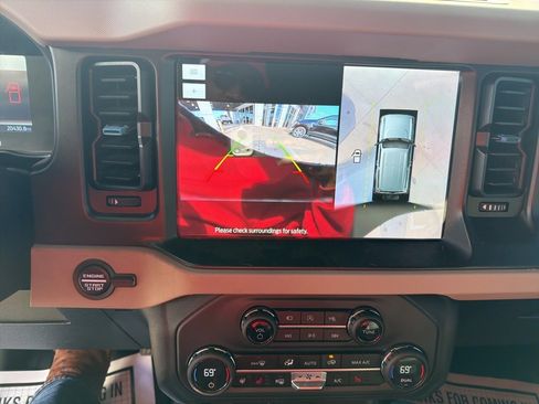 Used 2023 Ford Bronco Wildtrak image 12