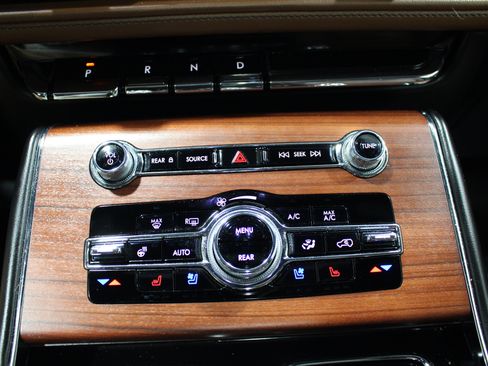 Certified 2023 Lincoln Aviator Grand Touring w/ Equipment Group 301A AWD/4WD image 18