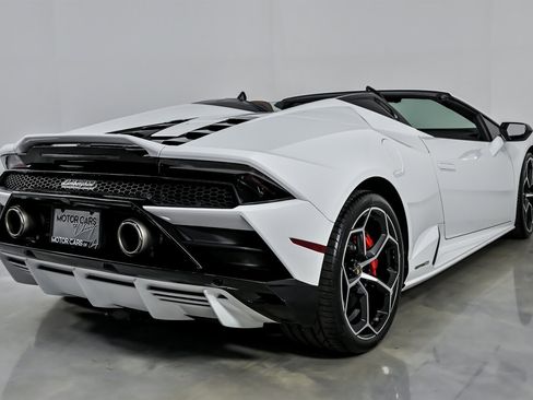 Used 2020 Lamborghini Huracan EVO image 12