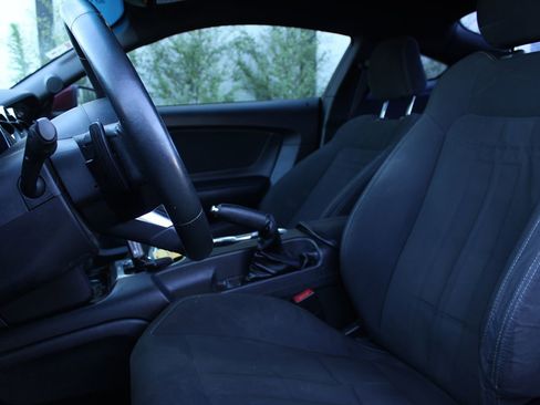 Used 2018 Ford Mustang Coupe RWD image 8