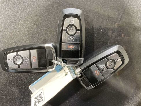 Used 2019 Ford Fusion SE FWD image 20