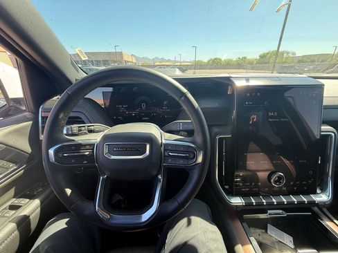 Used 2025 GMC Yukon XL Denali image 22