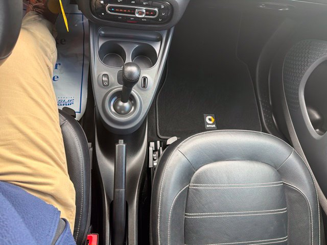 Used 2016 smart fortwo Coupe RWD image 16