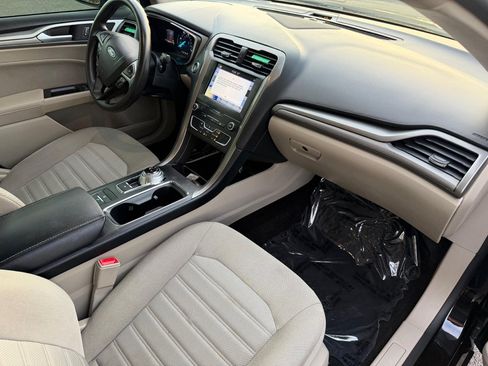 Used 2019 Ford Fusion SE FWD image 10