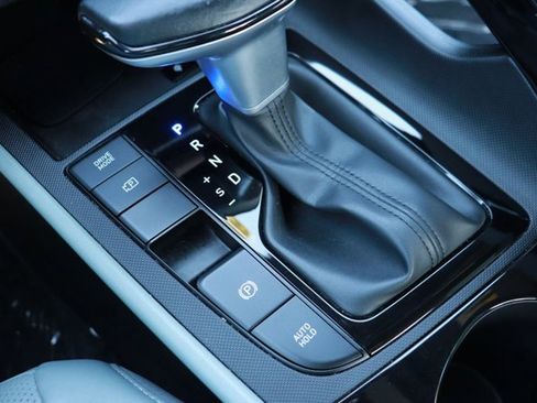 Used 2025 Hyundai Elantra Limited image 18