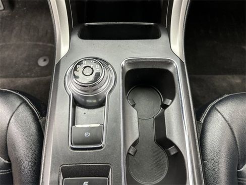 Used 2020 Ford Fusion SEL image 19