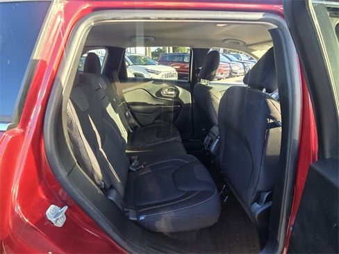 Used 2017 Jeep Cherokee Latitude w/ Comfort/Convenience Group image 17