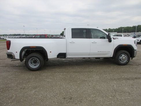 New 2026 GMC Sierra 3500 SLE w/ SLE Value Package AWD/4WD image 3