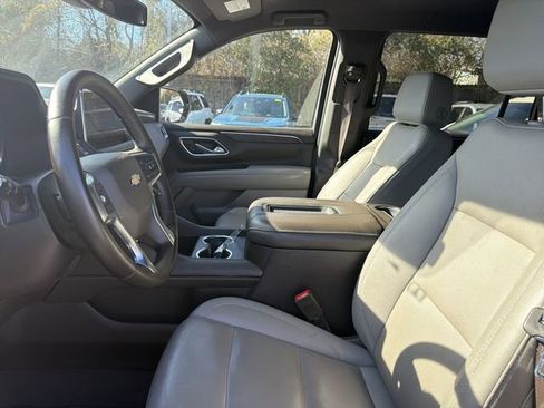 Used 2024 Chevrolet Suburban LT image 8