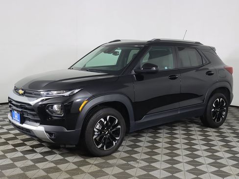 Used 2022 Chevrolet TrailBlazer LT w/ Sun and Liftgate Package image 9