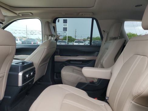 Used 2024 Ford Expedition Limited RWD image 12