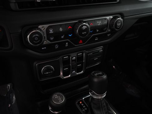 Used 2024 Jeep Wrangler Sahara image 24