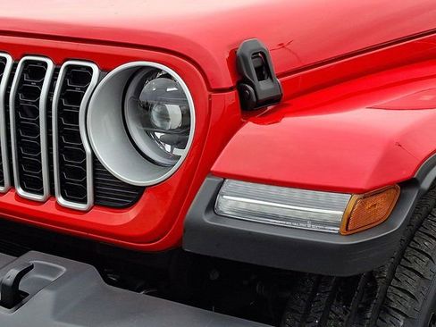 Certified 2025 Jeep Wrangler Unlimited Sahara AWD/4WD image 12