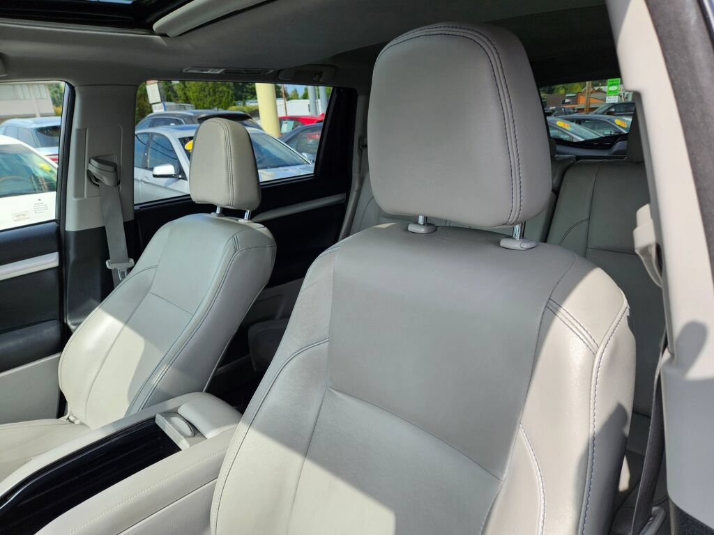 Used 2015 Toyota Highlander XLE AWD/4WD image 17