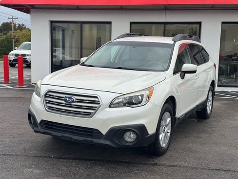 Used 2017 Subaru Outback 2.5i Premium image 3
