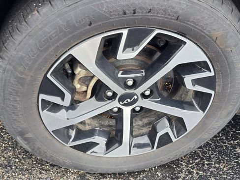 Used 2025 Kia Sportage EX FWD image 9
