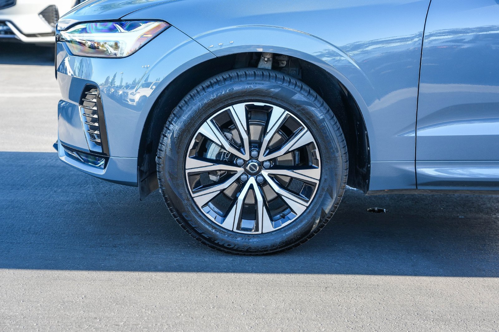 Used 2024 Volvo XC60 B5 Core AWD/4WD image 11