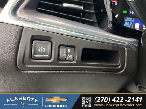 Used 2017 Cadillac XT5 Luxury image 26