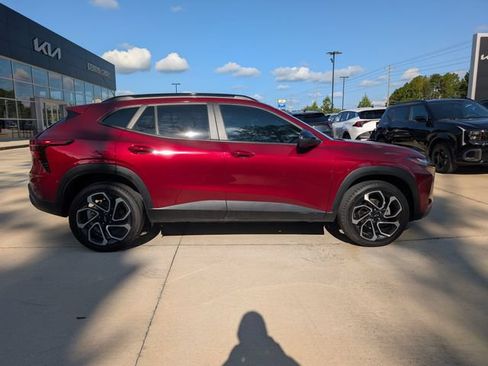 Used 2024 Chevrolet Trax RS FWD image 2