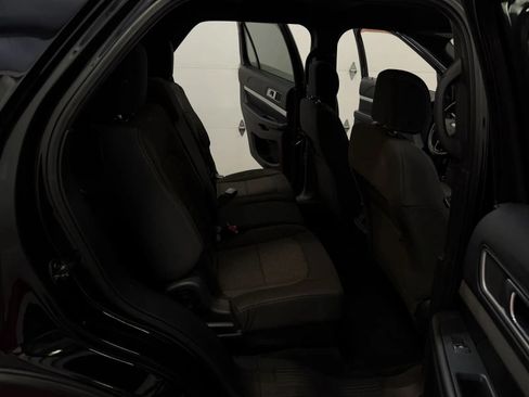 Used 2017 Ford Explorer XLT AWD/4WD image 41