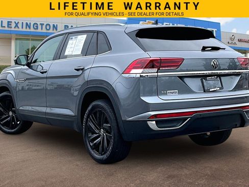 Used 2022 Volkswagen Atlas Cross Sport SE AWD/4WD image 2