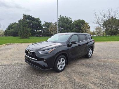 Used 2023 Toyota Highlander LE
