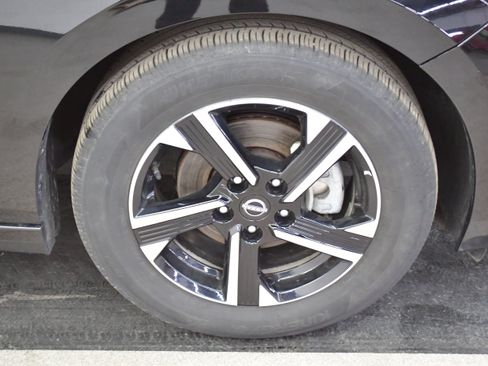 Used 2025 Nissan Sentra SV FWD image 35