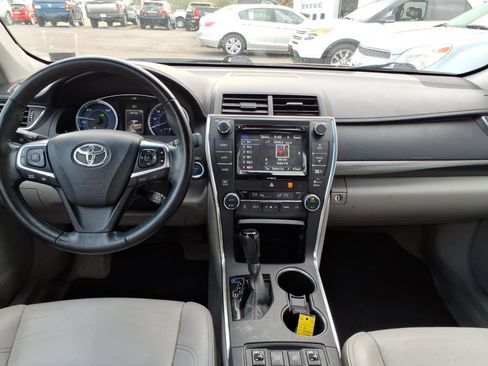 Used 2016 Toyota Camry XLE w/ Moonroof Package image 7
