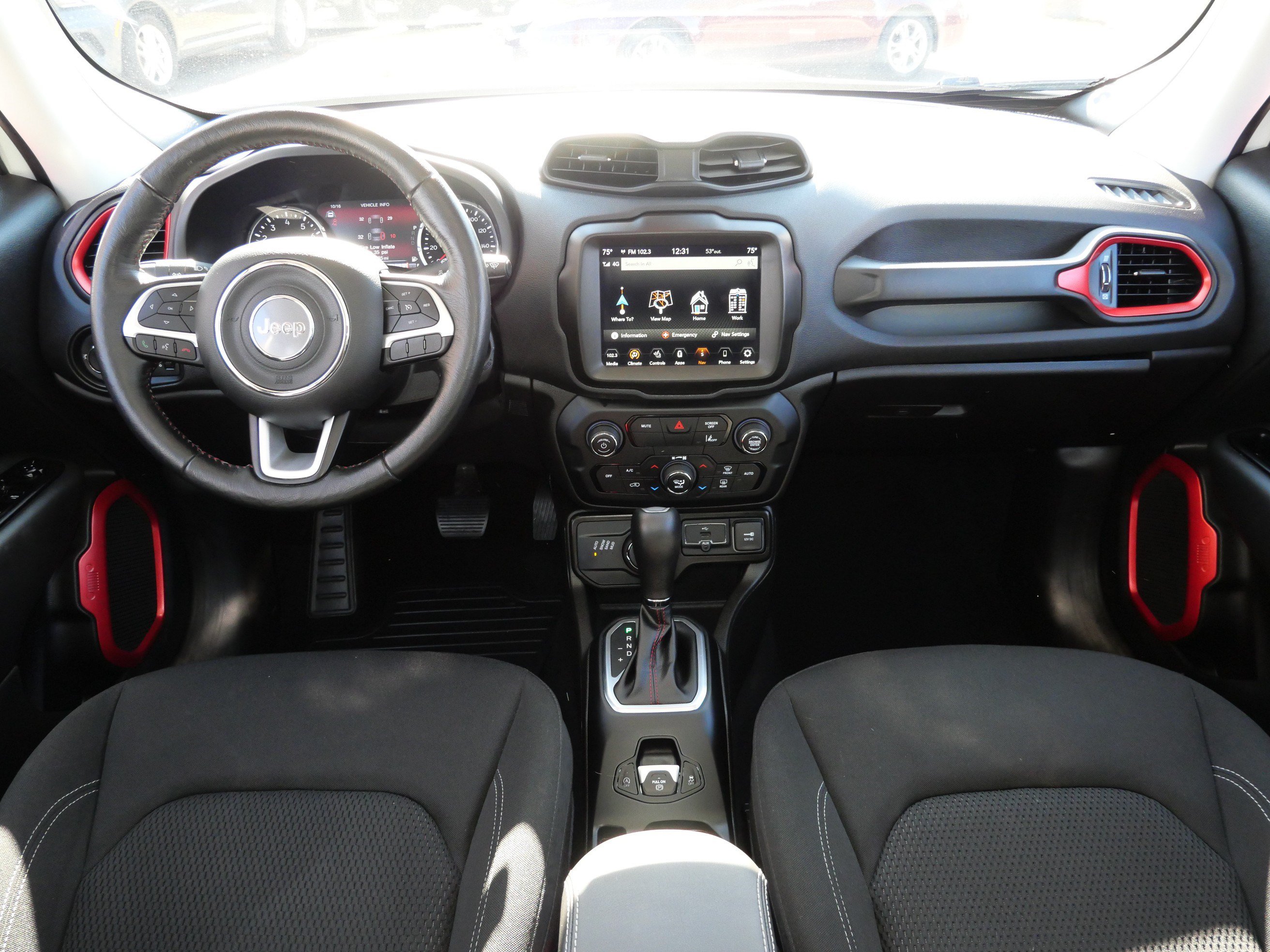 Used 2023 Jeep Renegade Latitude w/ Sun/Sound Group AWD/4WD image 10