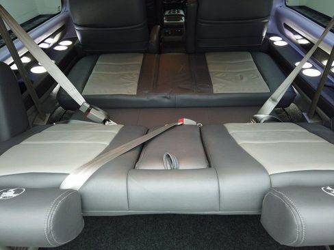 Used 2020 Chevrolet Express 2500 Extended w/ Enhanced Convenience Package image 9