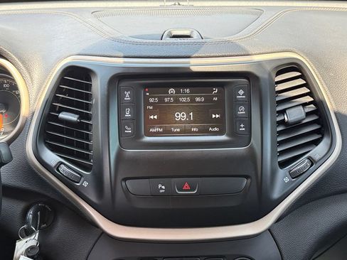 Used 2017 Jeep Cherokee Latitude w/ Safety/Convenience Group AWD/4WD image 14