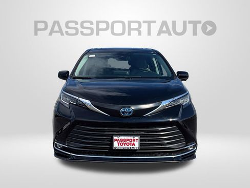 Certified 2023 Toyota Sienna XLE image 12