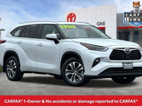 Used 2023 Toyota Highlander XLE AWD/4WD image 2