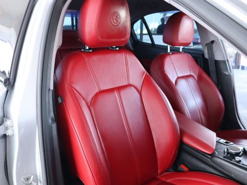 Used 2019 Alfa Romeo Giulia RWD image 37