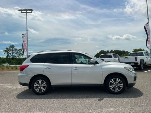 Used 2019 Nissan Pathfinder SV AWD/4WD image 4