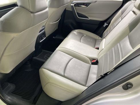 Used 2020 Toyota RAV4 XLE Premium FWD image 9