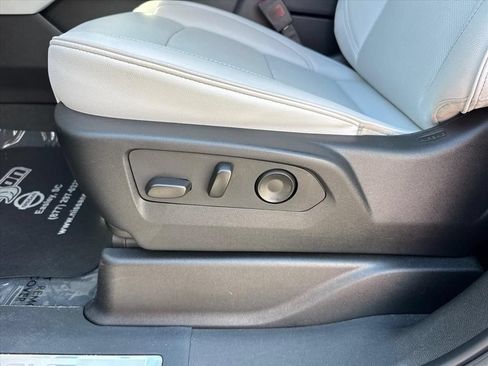 Used 2025 Chevrolet Tahoe Premier RWD image 18