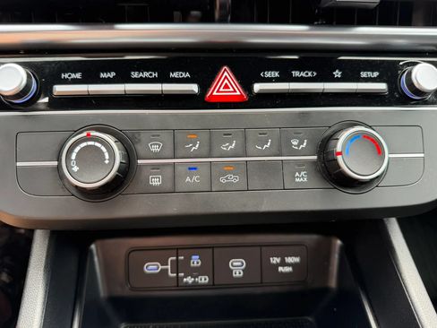 Used 2025 Hyundai Santa Cruz SE AWD/4WD image 28