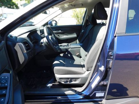 Used 2025 Nissan Rogue SV FWD image 8