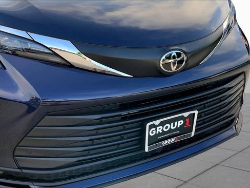 Used 2026 Toyota Sienna XLE FWD image 30