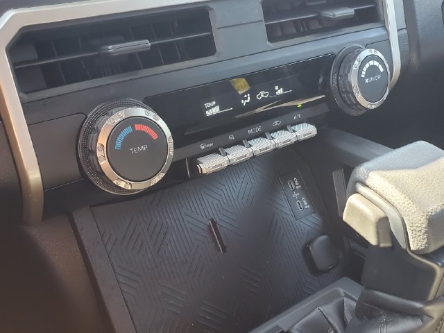Used 2025 Toyota Tacoma SR5 AWD/4WD image 27