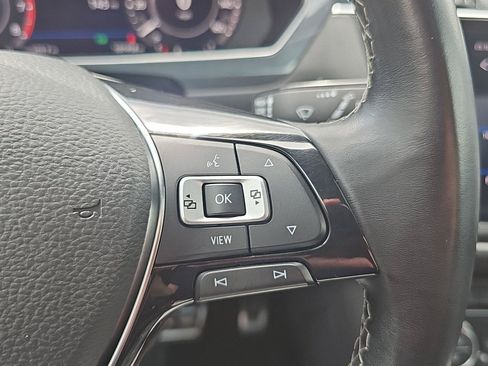 Used 2019 Volkswagen Tiguan SEL R-Line AWD/4WD image 12