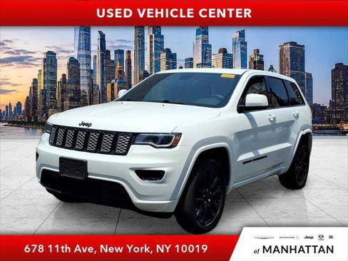 Certified 2022 Jeep Grand Cherokee Laredo X AWD/4WD image 1