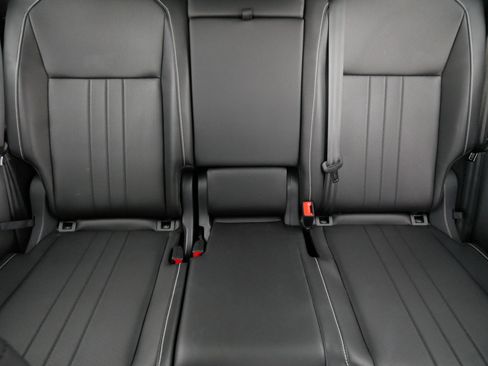 Certified 2024 Volkswagen Tiguan SE R-Line image 13