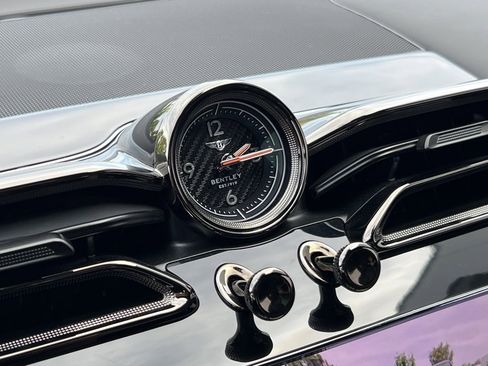 Certified 2025 Bentley Bentayga image 29