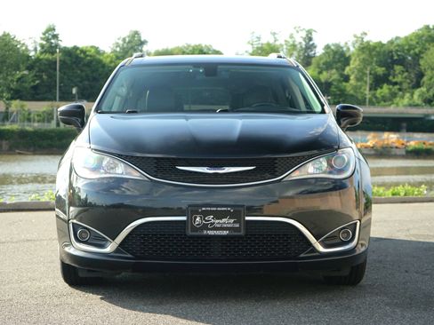 Used 2018 Chrysler Pacifica Touring-L FWD image 7