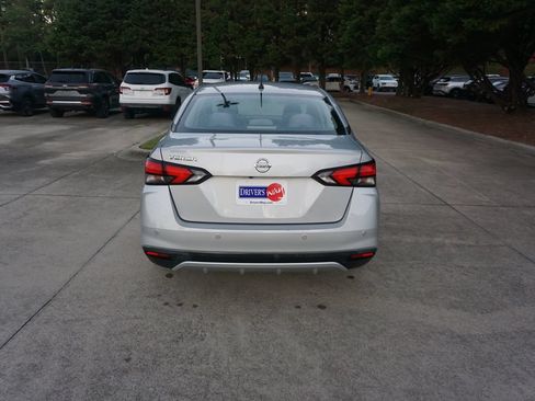 Used 2021 Nissan Versa S FWD image 16