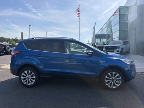Used 2017 Ford Escape Titanium FWD image 3